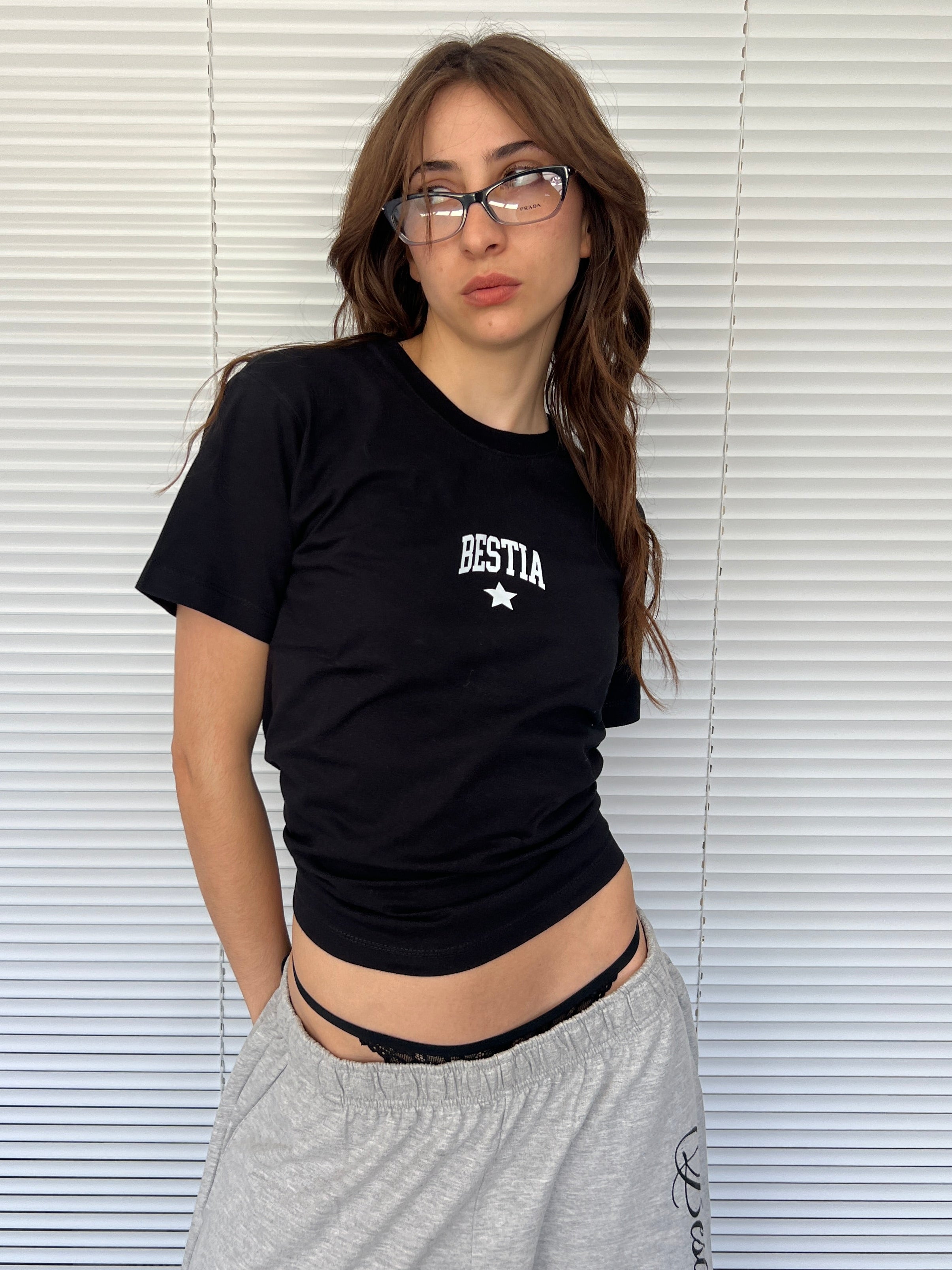 Remera fit star negro