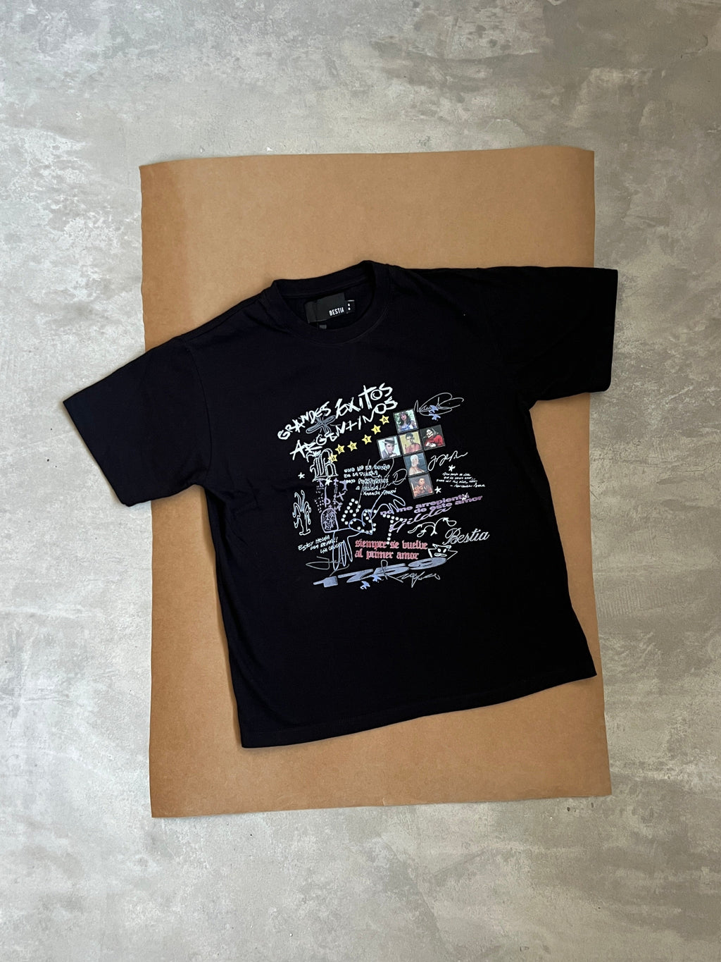 Remera Fit Grandes Exitos Negro