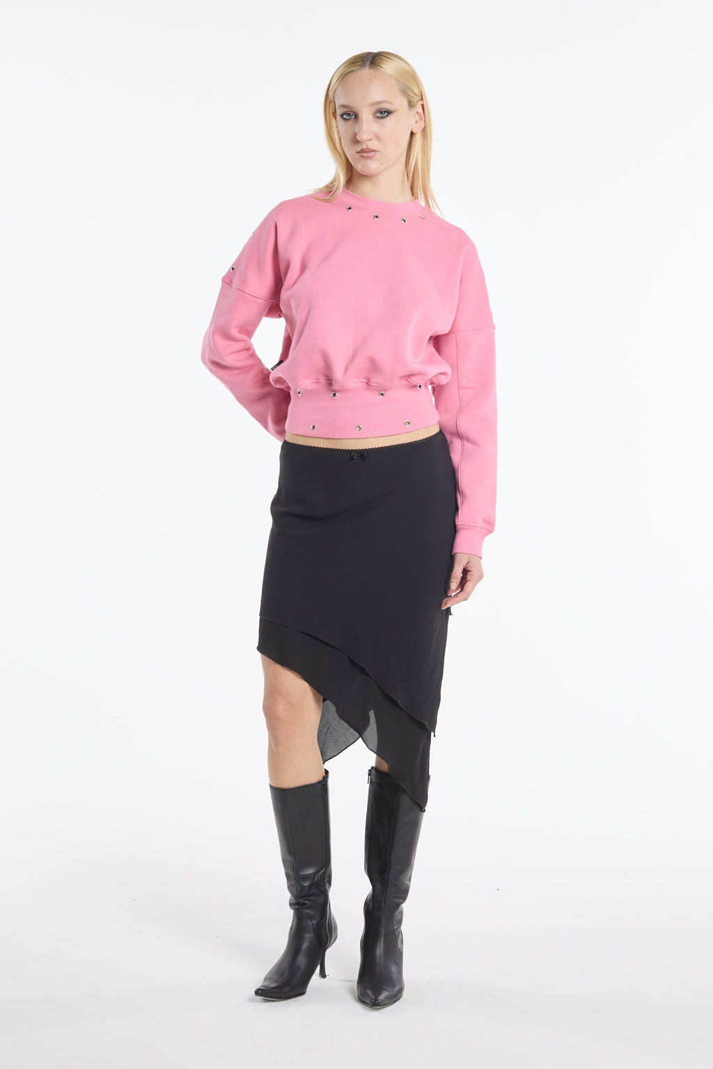 buzo crop rosa con arandelas mujer