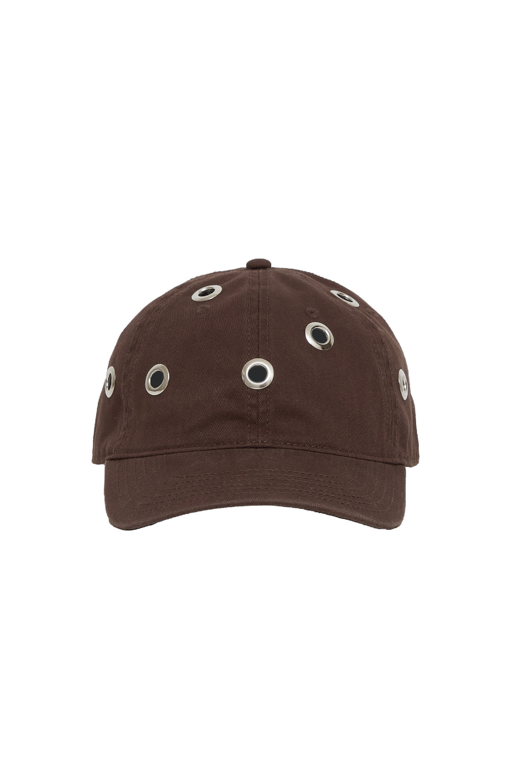 gorra marron con arandelas