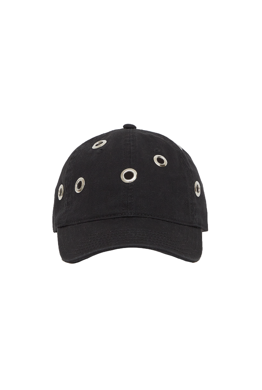 gorra negra con arandelas 