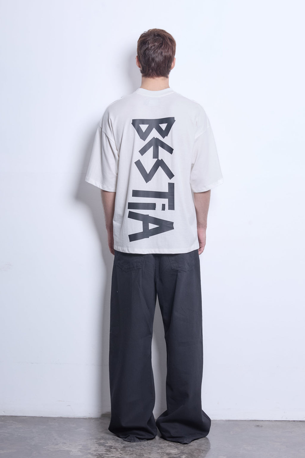 remera estampa de  bestia